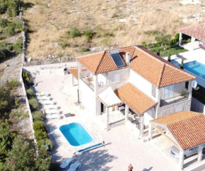 Villa Viktoria mit Pool und schönem Meerblick in Primosten